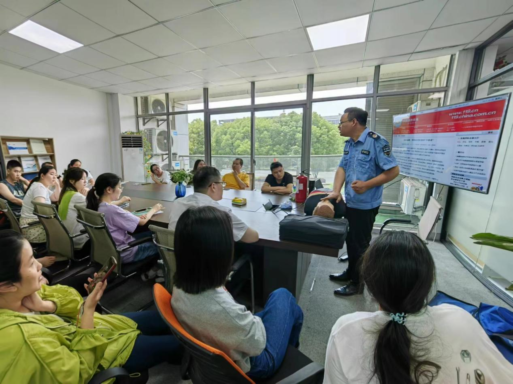 【园区活动】派诺思孵化器&小树众创空间顺利开展安全生产消防演习